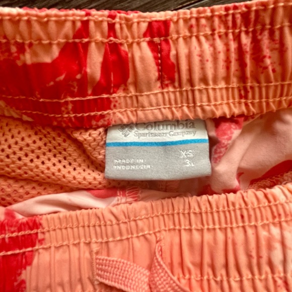 Women’s XSmall Columbia active shorts - Picture 3 of 4